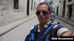 Lázaro Yuri Valle Roca en una calle de La Habana. (Facebook)